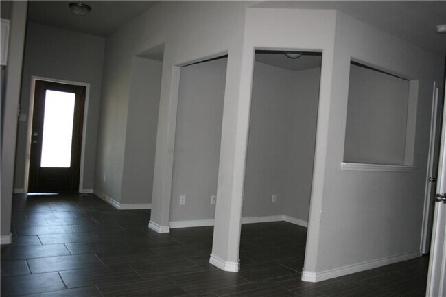 Building Photo - 6100 Cordillera Dr