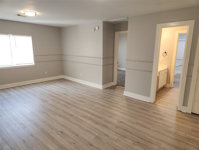 Building Photo - 20911 Walder Ct