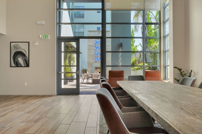 Building Photo - 355 Berry St