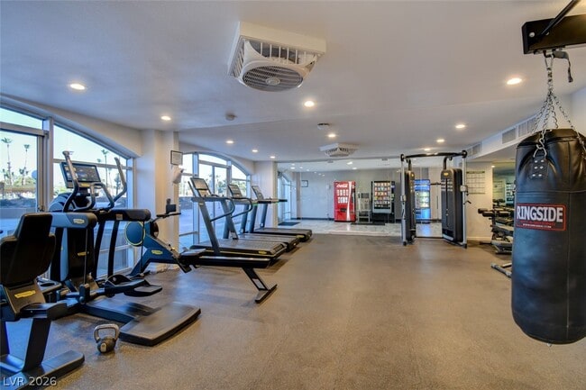 Building Photo - 3111 Bel Air Dr
