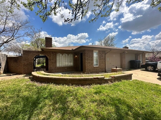 Building Photo - 2 bed unit okc