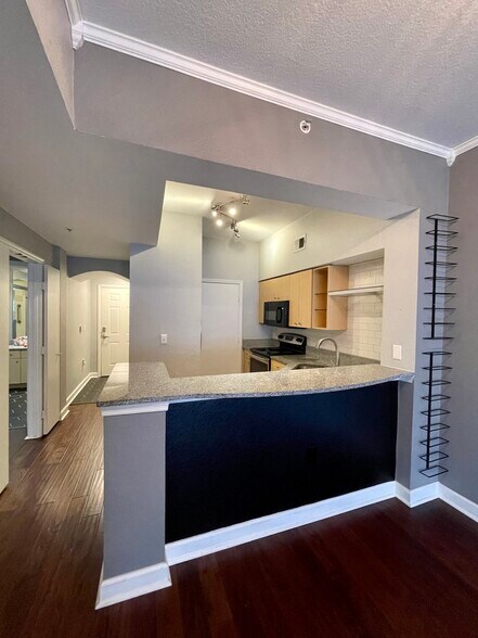 Building Photo - 200 4th Ave S