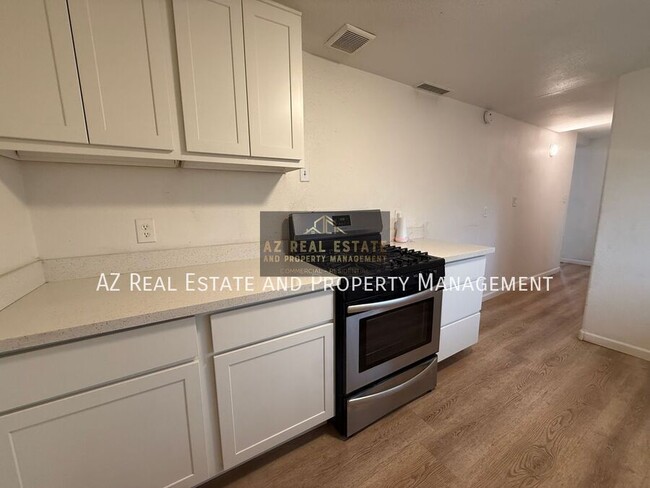 Building Photo - 1218 W Cinnabar Ave