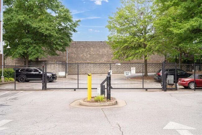 Building Photo - 572 Edgewood Ave SE