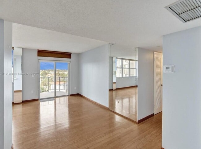 Building Photo - $2,900MONTHLY;11930 N BAYSHORE DR #601 NOR...