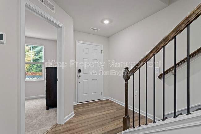 Building Photo - 1721 Chirping Trl