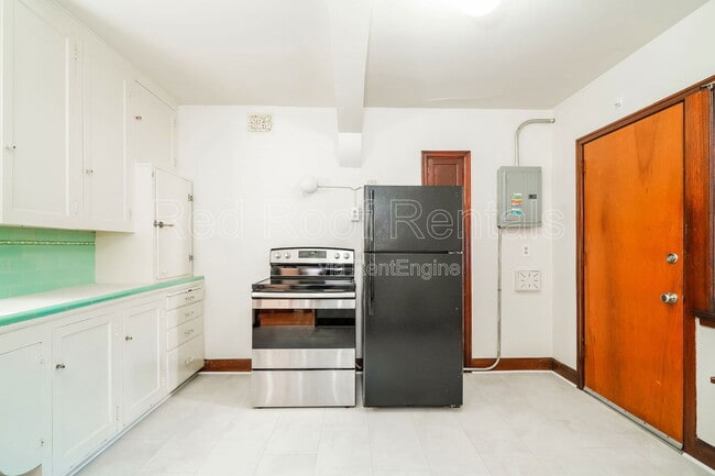 Building Photo - 1315-1325 6th Ave