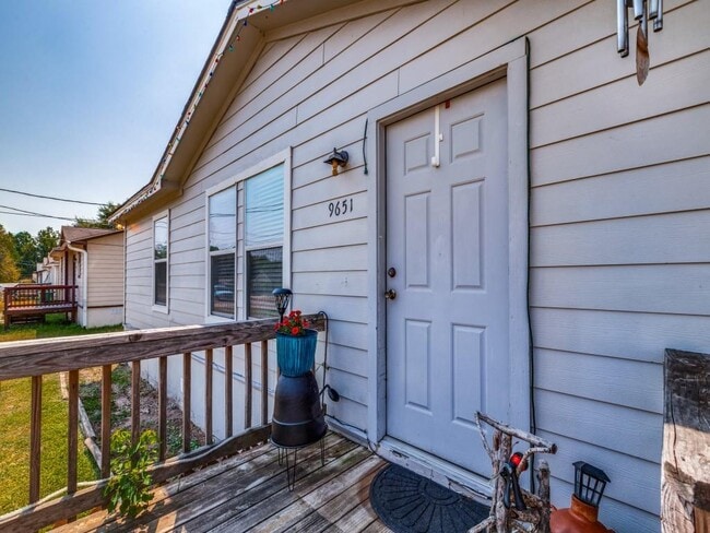 Building Photo - 9651 Oak Hill Dr