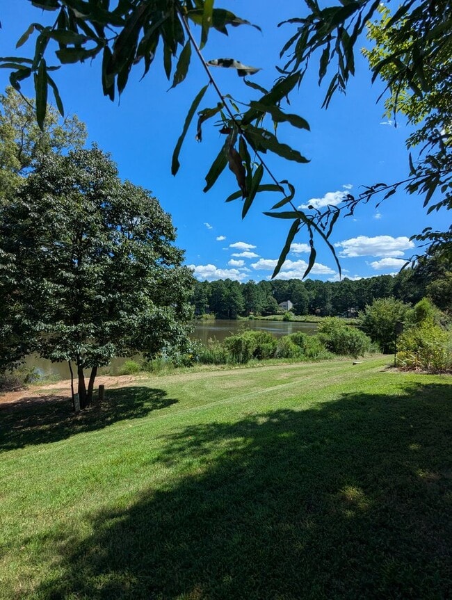 Building Photo - Beautiful townhouse with lakeside views, convenient to Chapel Hill and Durham!