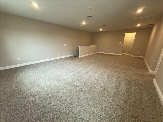 Building Photo - 2133 Divot Dr