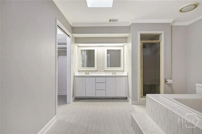 Building Photo - 154 MacKay Dr