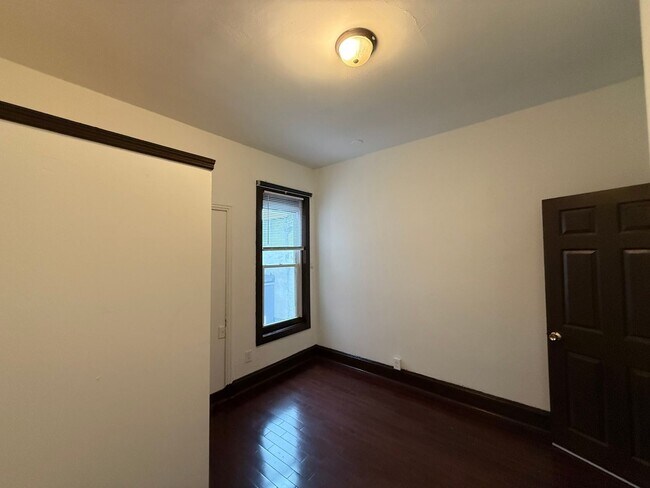 Building Photo - 1533 Cecil B. Moore Ave