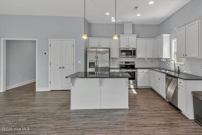 Building Photo - 203 Pastoral Ct