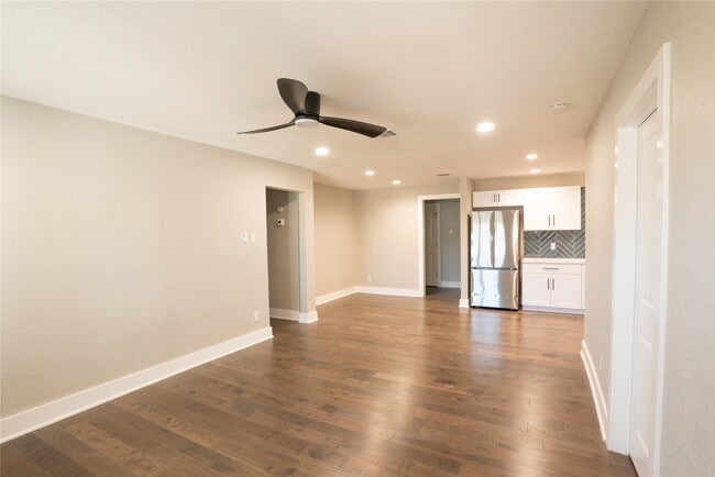 Building Photo - 10202 Cathedral Dr