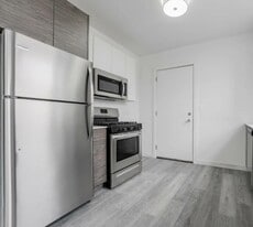 Building Photo - 1712 W Glenlake Ave