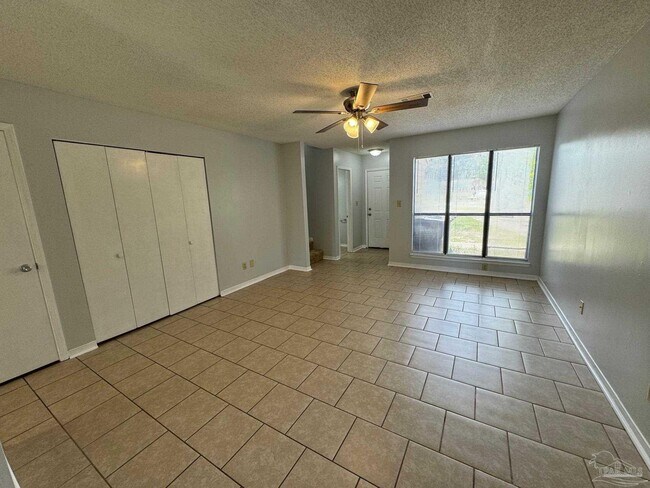 Building Photo - 2810 Villa Woods Cir