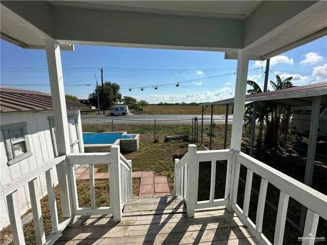 Building Photo - 10 Apache Dr