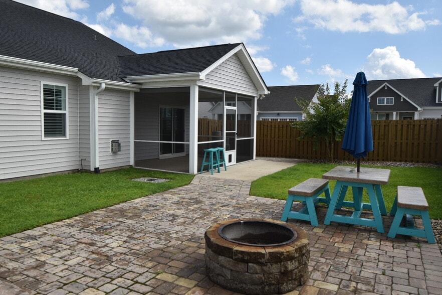 Building Photo - 3005 Primrose Ln