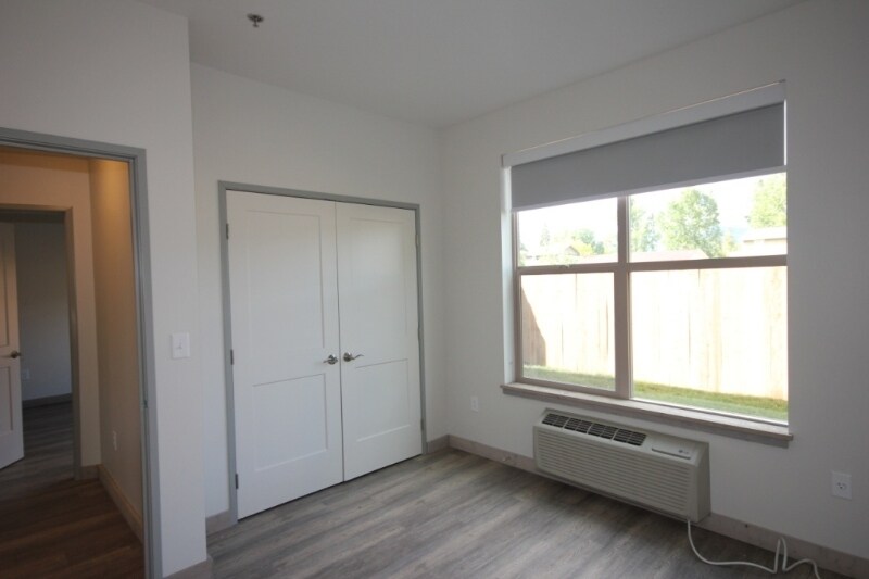 Building Photo - 718 Edgewood Pl