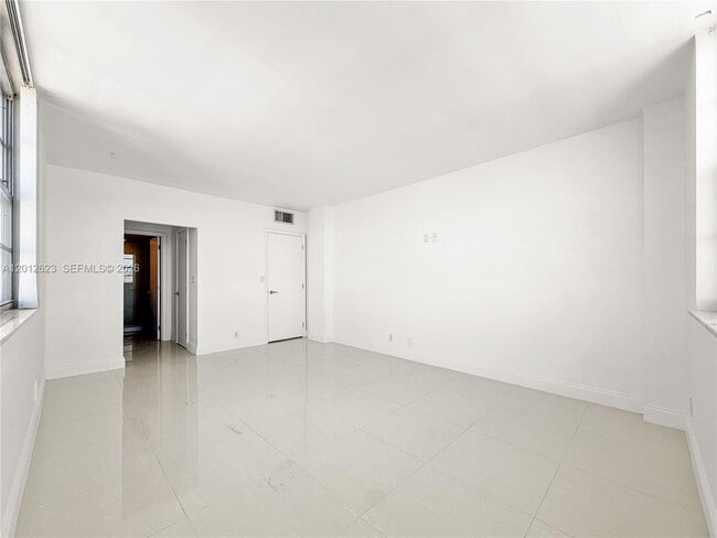 Building Photo - 1455 N Treasure Dr