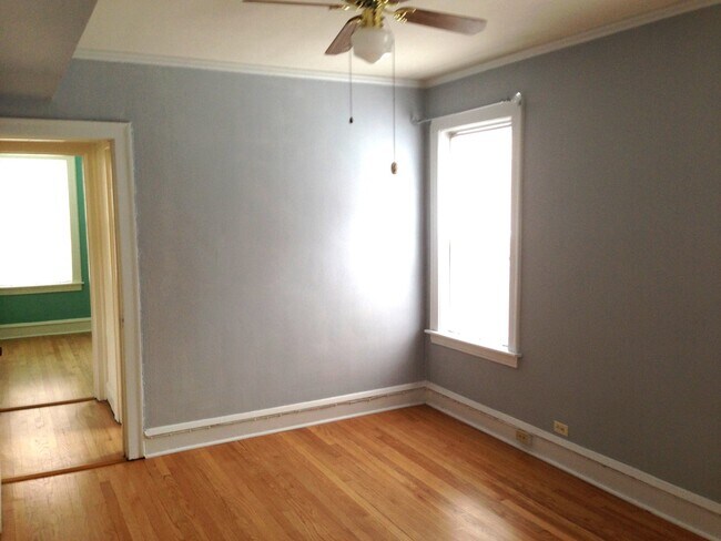 Building Photo - 6111 N Talman Ave