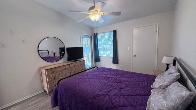 Building Photo - Fully Furnished 1BR/1BA Condo Just 3 Block...