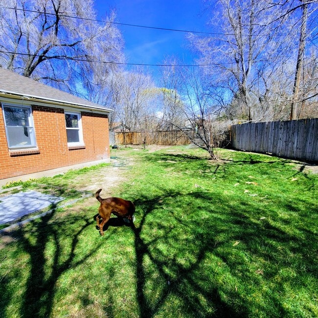 Building Photo - Private East Murray Home with HUGE yard!
