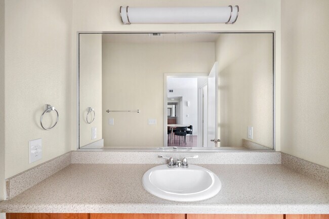 Building Photo - 3100 Esperanza Crossing