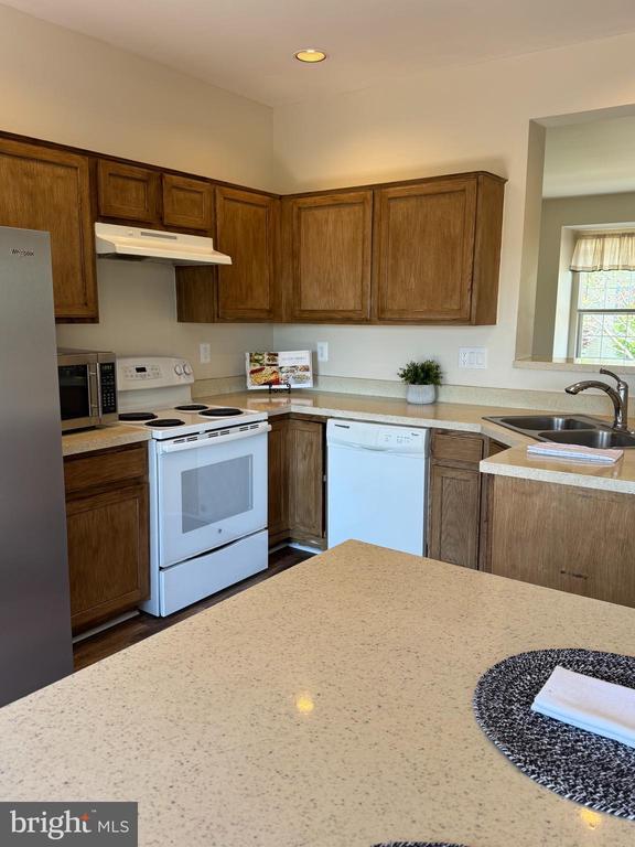 Building Photo - 10314 Butternut Cir