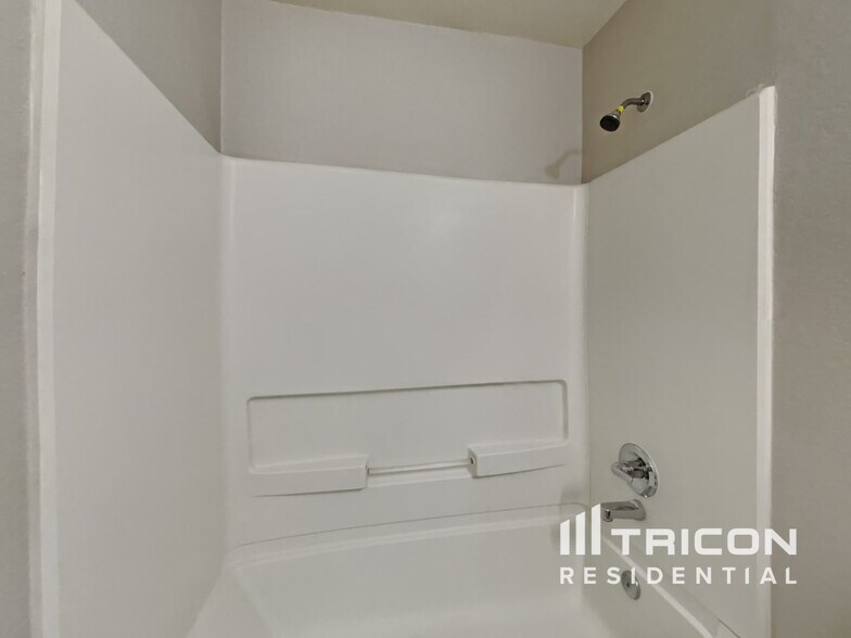 Building Photo - 12439 Sterlingstone Dr