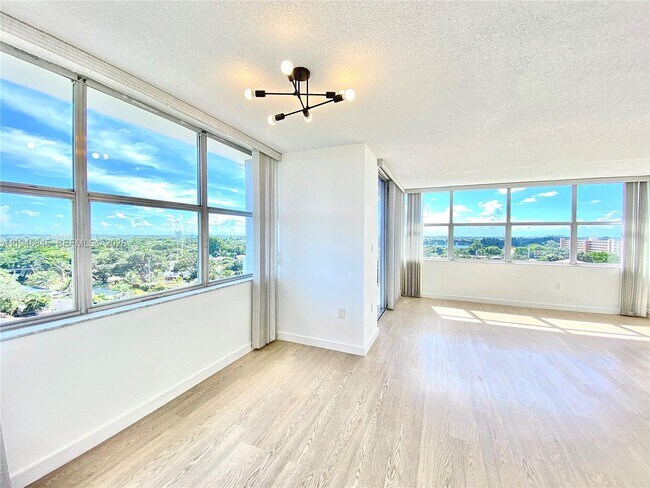 Building Photo - 1200 NE Miami Gardens Dr