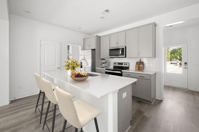 Building Photo - 3029 Stonecrest Dr