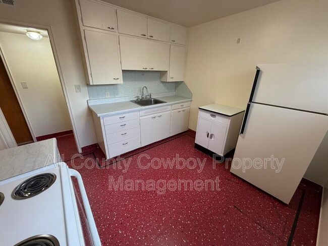 Building Photo - 700 W 1st Ave