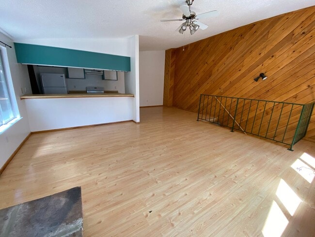 Building Photo - Two bedroom Two bath Condo close to the NV...