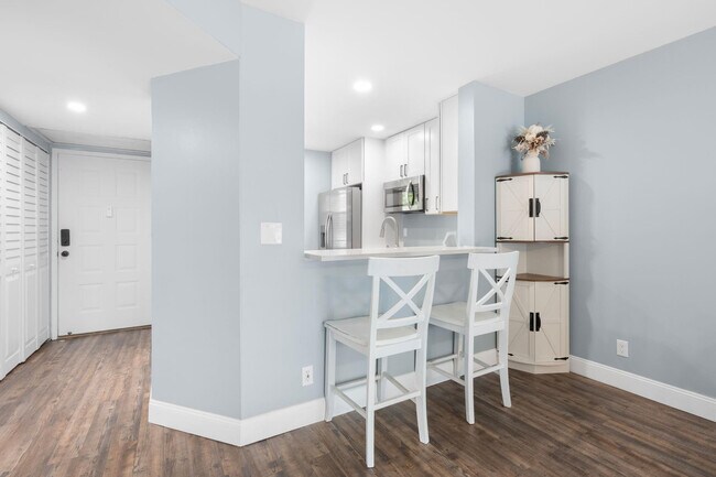 Building Photo - 8800 Royal Palm Blvd