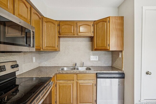 Building Photo - 10609 Starcrest Dr