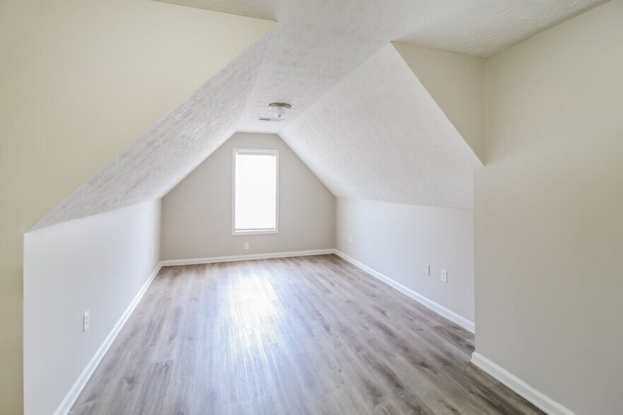 Building Photo - 375 Wisteria Blvd