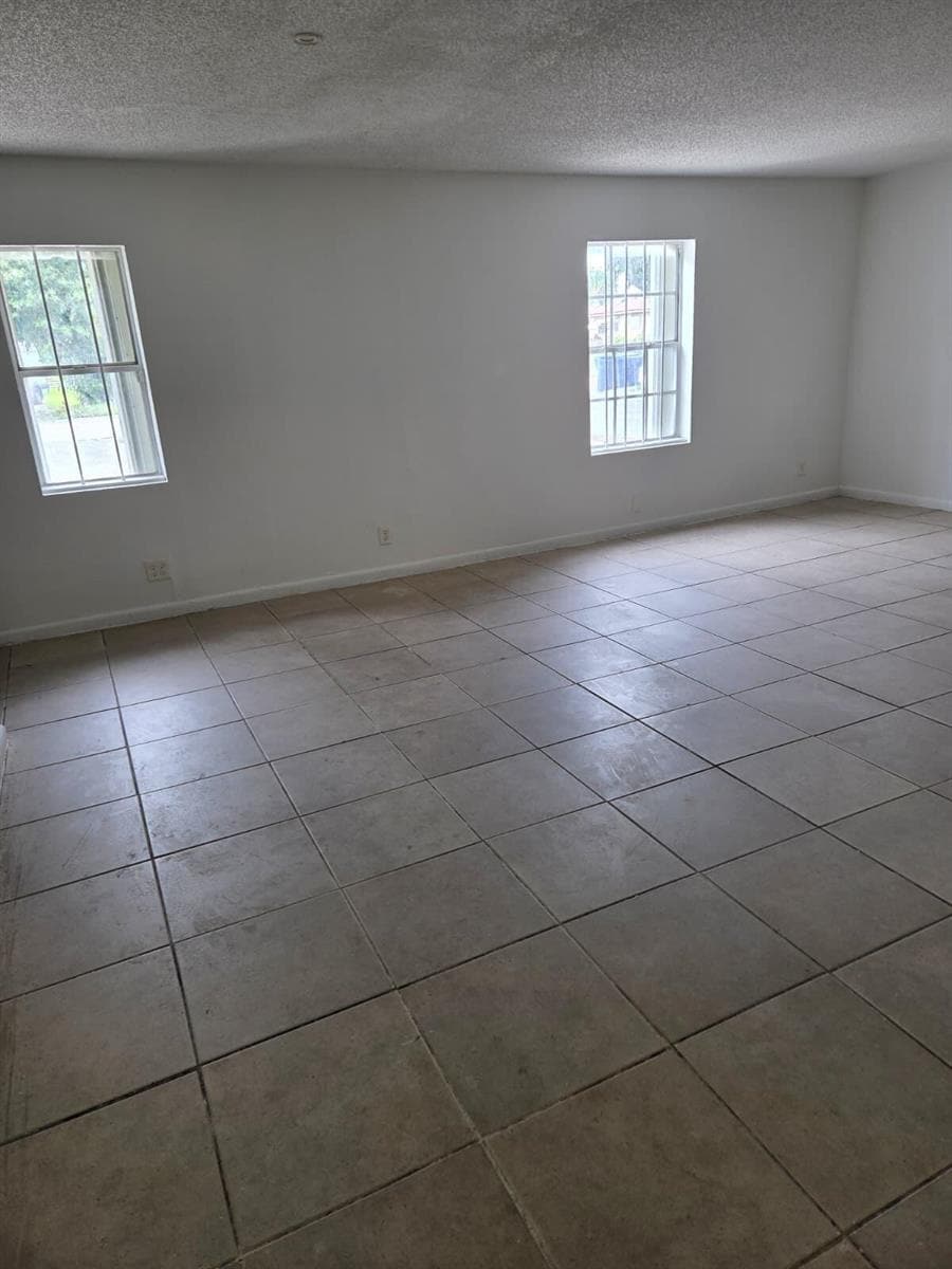 Building Photo - 1633 W 28th St