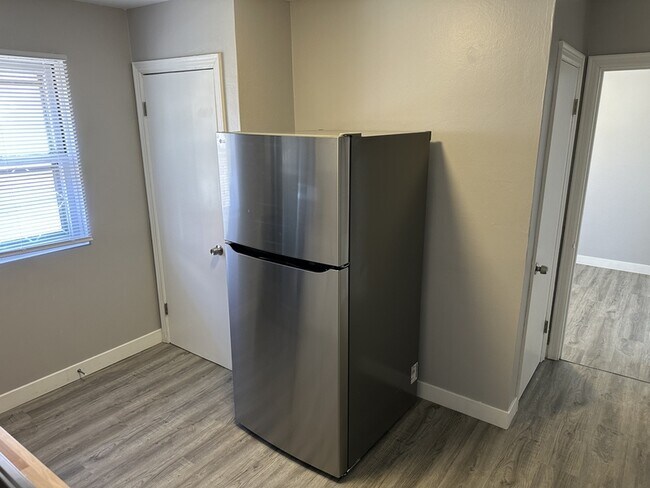 Building Photo - 9300 Ardmore Dr