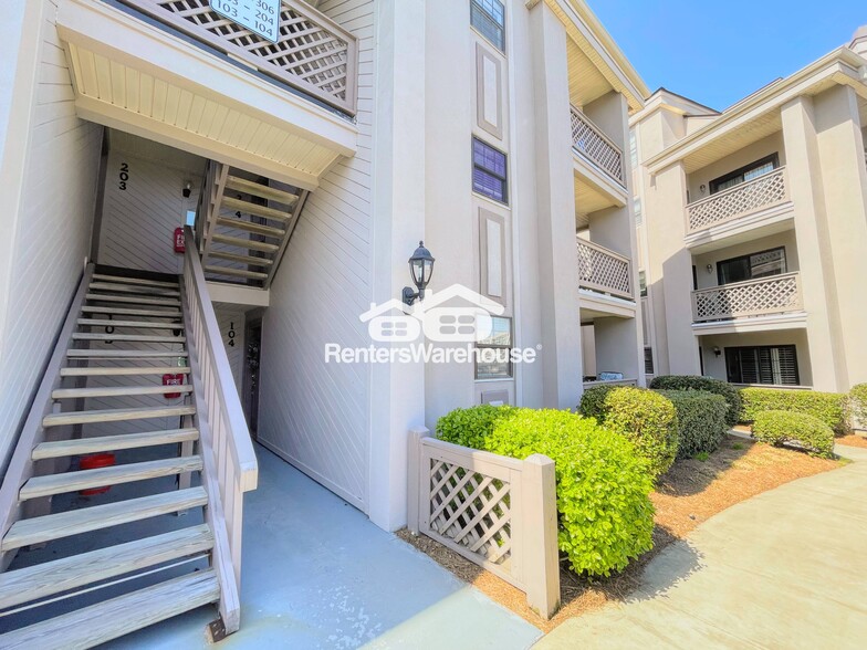 Building Photo - 411 Harbour Point