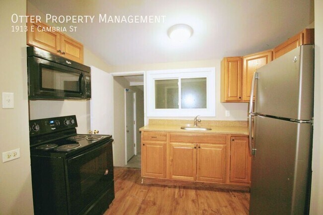 Building Photo - 1913 E Cambria St