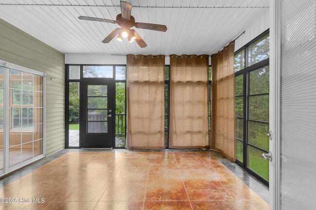 Building Photo - 907 Port Royal Ct