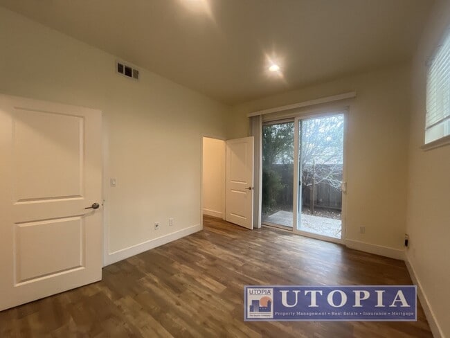 Building Photo - 105 Jacobs Ln