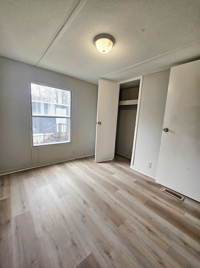 Building Photo - 412 McElhaney Rd