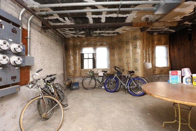 Building Photo - 4871 N Talman Ave