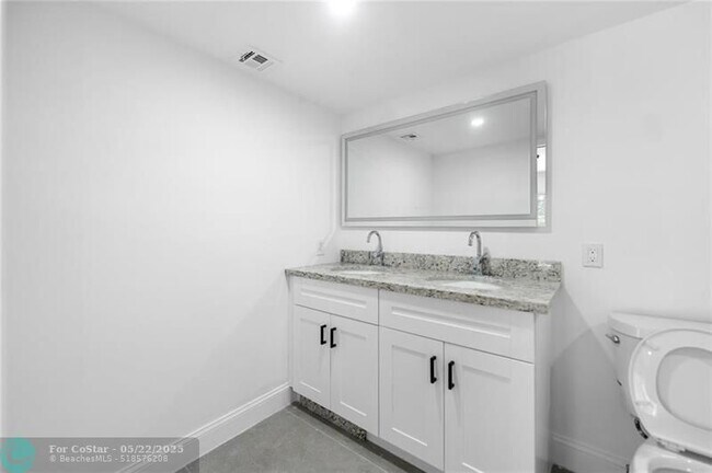 Building Photo - 2202 Lucaya Bend