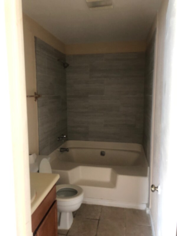 Building Photo - 5216 Cross Creek Dr