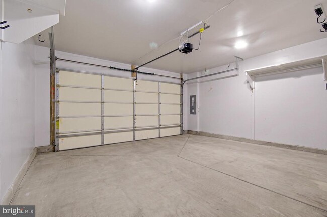 Building Photo - 11657 Leesborough Cir