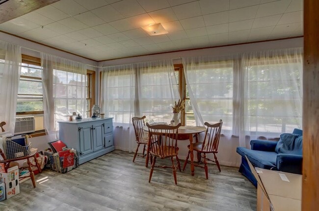 Building Photo - 2652 Milwaukee St