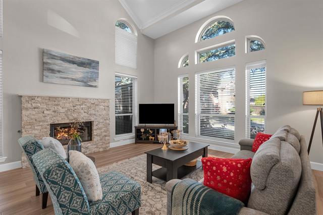 Building Photo - 901 Brentwood Dr